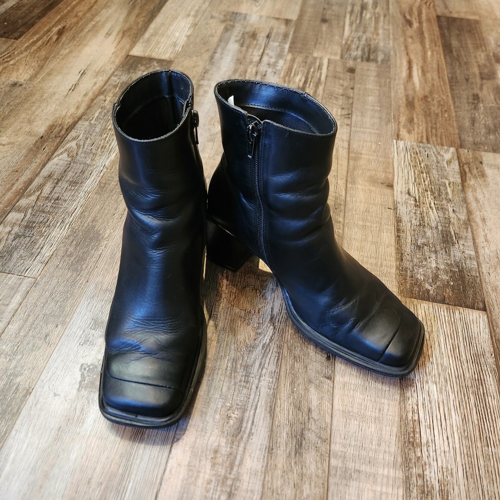 SoleTech Vintage 90s Black Leather Square Toe Chunky Block Heel Ankle Boots 6